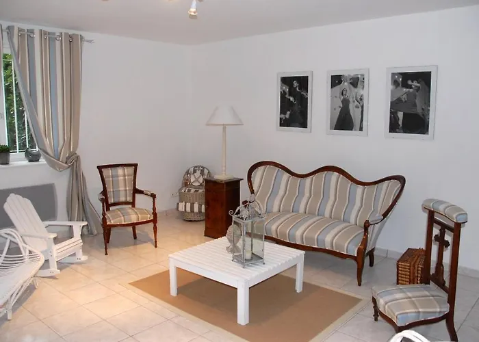 Chateau De La Flechere Bed & Breakfast